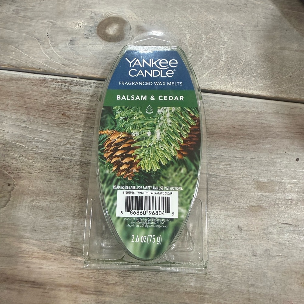 Yankee Candle Balsam & Cedar Fragranced Wax Melts - Green